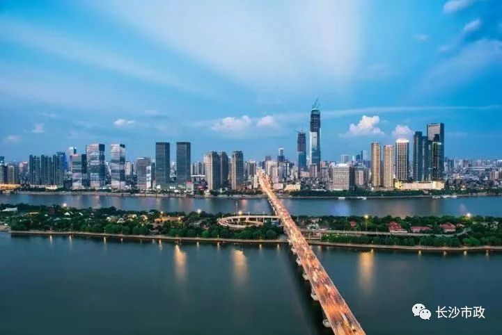 以城市，見(jiàn)未來(lái)；與城市，共成長(cháng)