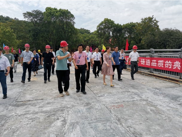 市政要聞 | 湖南工商大學(xué)黨委書(shū)記陳曉紅院士、長(cháng)沙市公共工程建設中心總工劉學(xué)武帶隊赴湖南工商大學(xué)跨桐梓坡路過(guò)街天橋項目考察調研